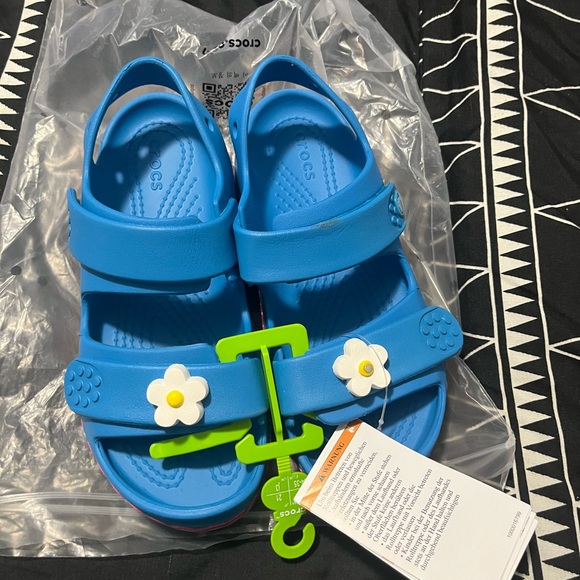 CROCS Kids Blue Sandals with Flower Charm - Picture 2 of 3